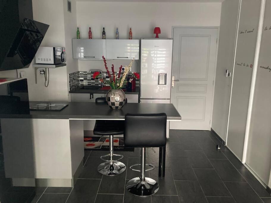 Magnifique Studio Tout Equipe Classe 2 Etoiles Apartman Saint-Leu Kültér fotó